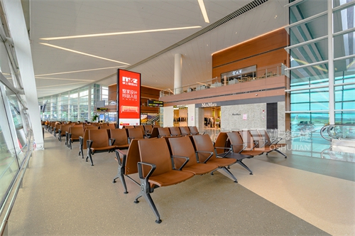 Cadeira longarina aeroporto